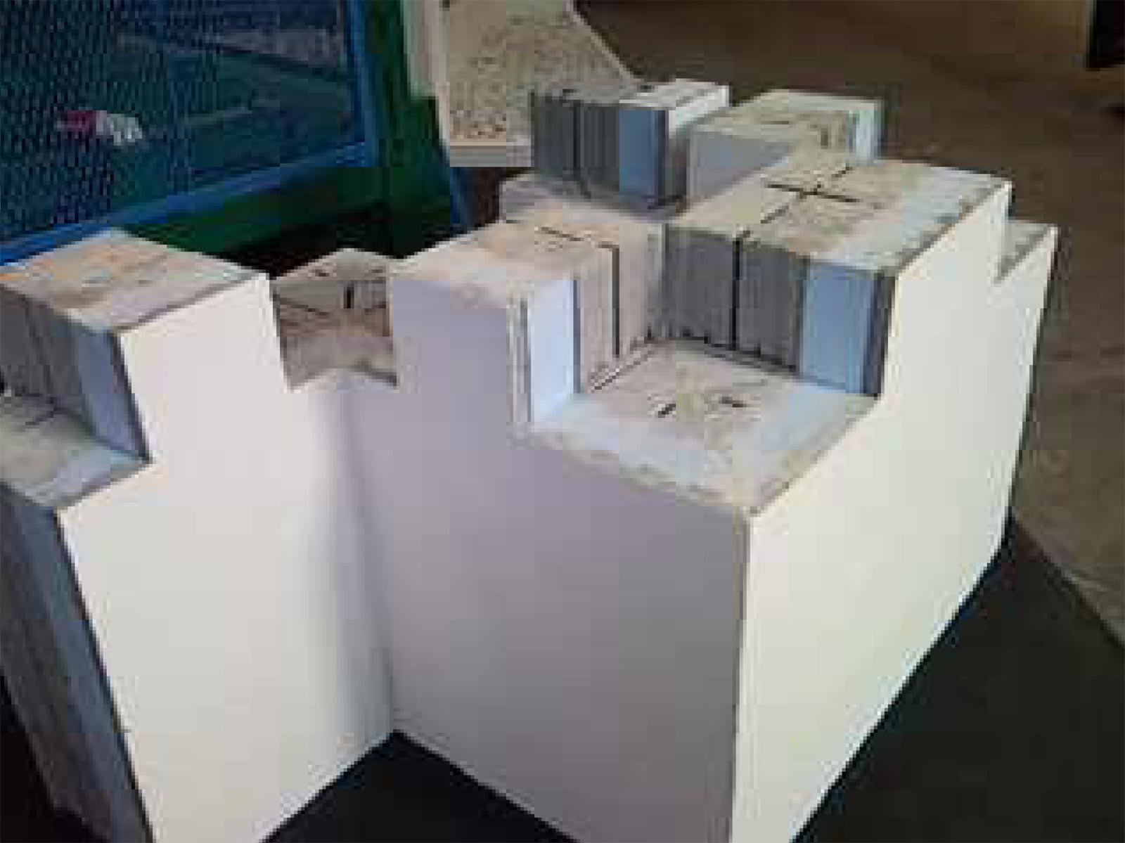  ANGLE WALL  